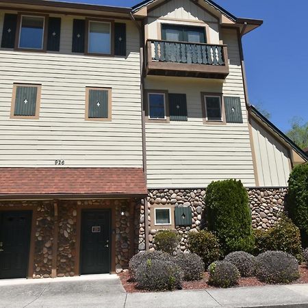 Riverside Trout Cottage 海伦 外观 照片