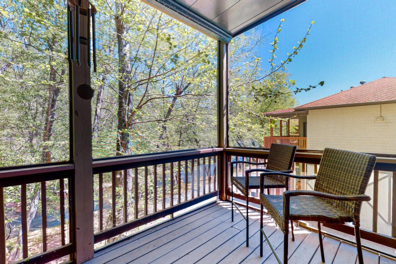 Riverside Trout Cottage 海伦 外观 照片