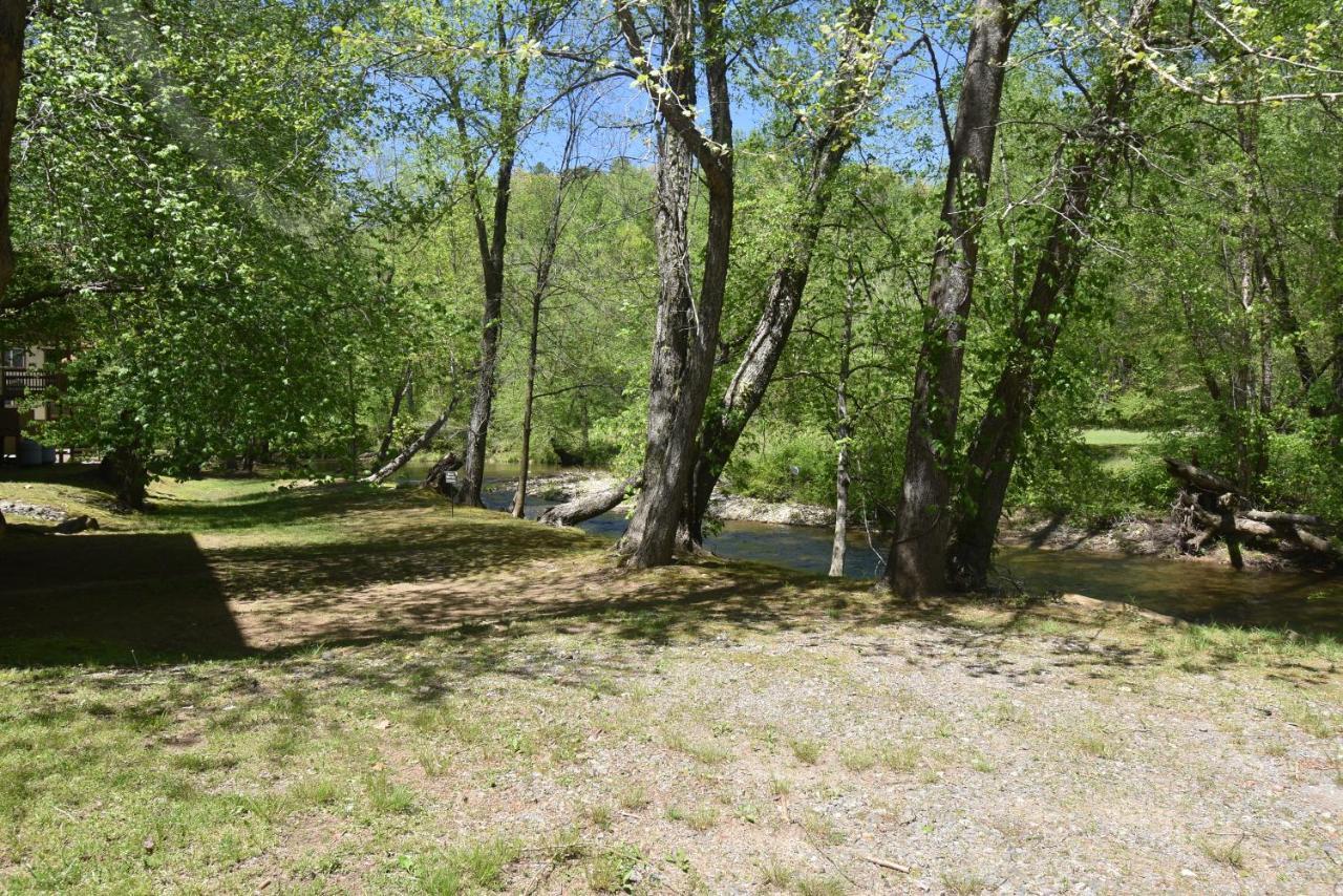 Riverside Trout Cottage 海伦 外观 照片