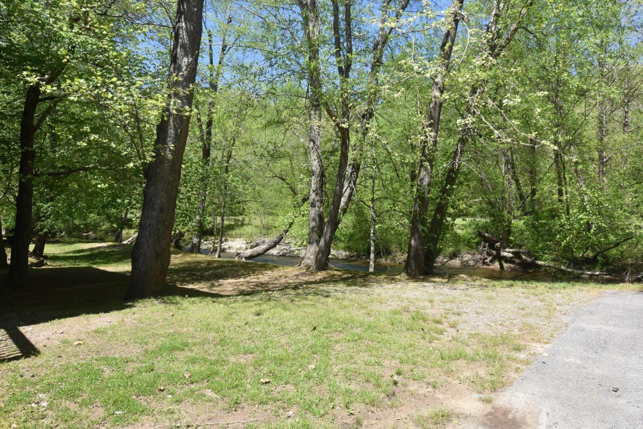 Riverside Trout Cottage 海伦 外观 照片
